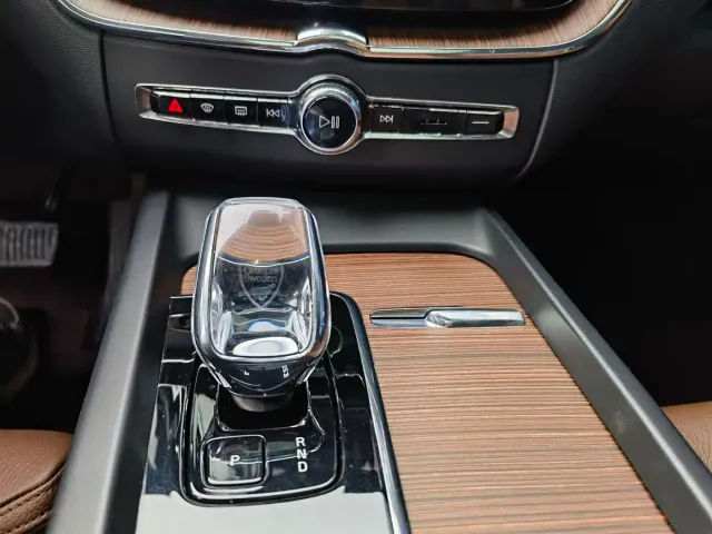 Volvo XC60 — Фото автомобиля 15