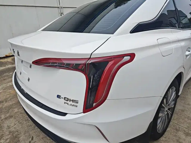 Hongqi E-QM5 — Фото автомобиля 7