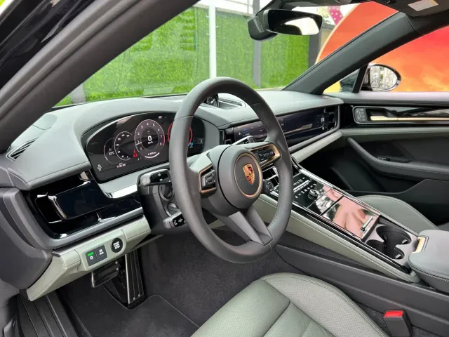 Porsche Panamera — Фото автомобиля 10