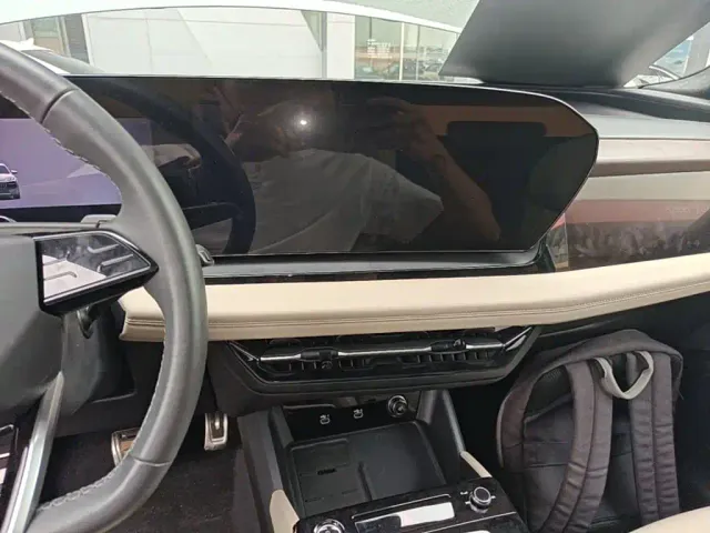 Audi Q6L e-tron — Фото автомобиля 12