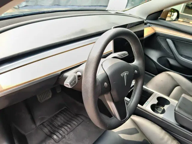 Tesla Model 3 — Фото автомобиля 11