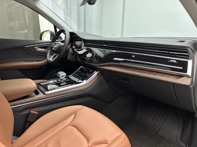 Audi Q7 — Фото автомобиля 30