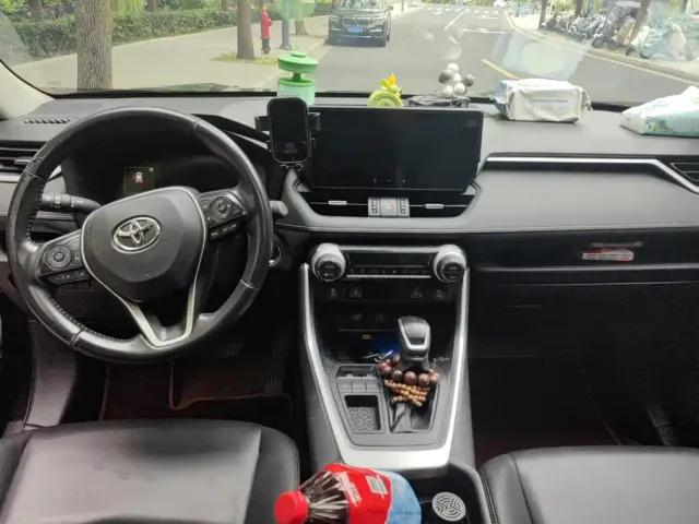 Toyota RAV4 — Фото автомобиля 12