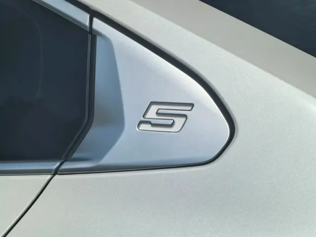 BMW 5 Series — Фото автомобиля 14