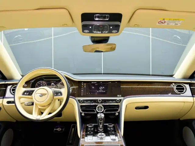 Bentley Flying Spur — Фото автомобиля 17
