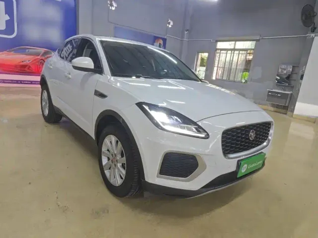 Jaguar E-PACE — Фото автомобиля 3