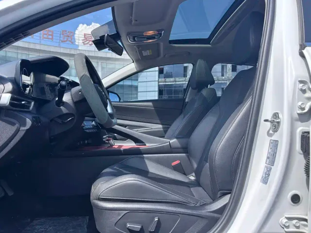 Hyundai Elantra — Фото автомобиля 6