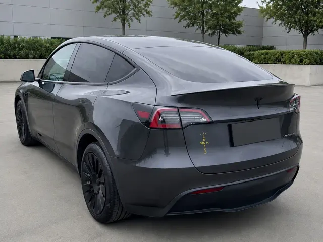 Tesla Model Y — Фото автомобиля 6