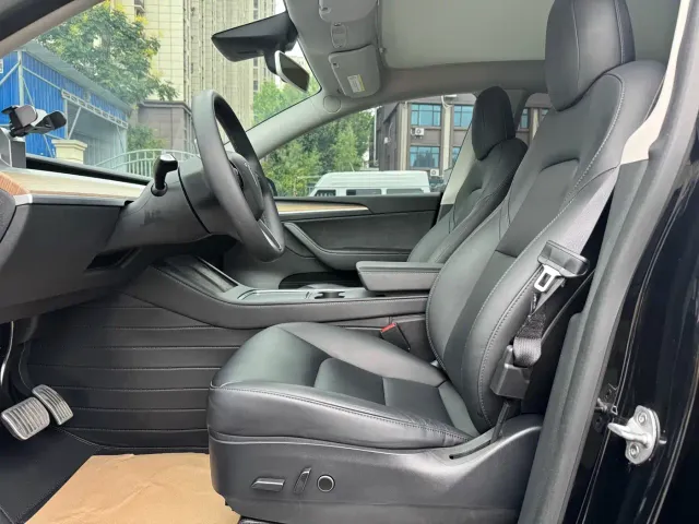 Tesla Model Y — Фото автомобиля 9
