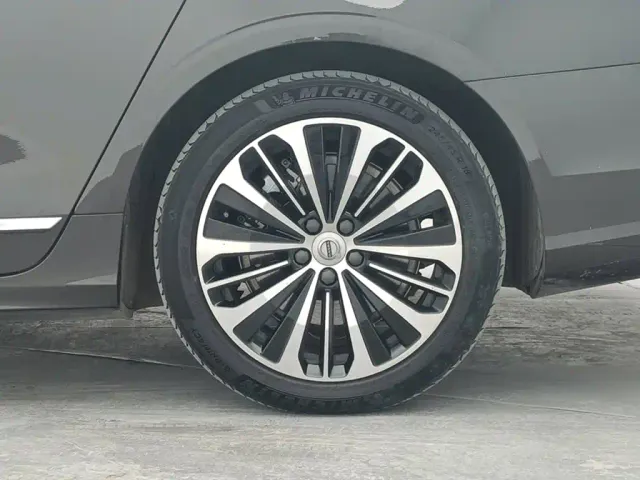 Volvo S90 — Фото автомобиля 10