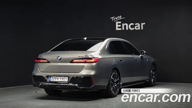 BMW 7-Series 7 серия (G70) 740i xDrive M Sport — Фото автомобиля 2