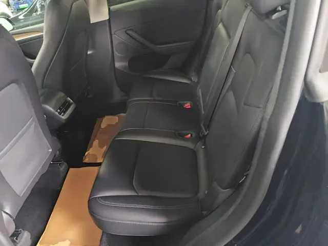 Tesla Model Y — Фото автомобиля 16