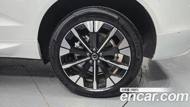 Вольво XC60 — Фото автомобиля 2