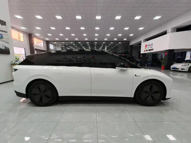 Li Auto i6 — Фото автомобиля 4