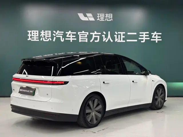 Li Auto i8 — Фото автомобиля 24