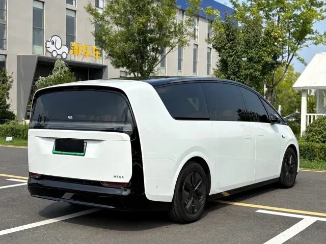 Li Auto MEGA — Фото автомобиля 4