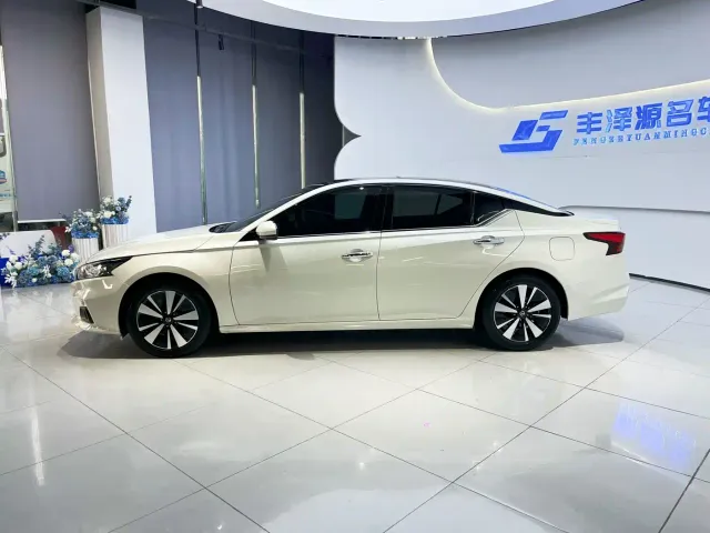 Nissan Teana — Фото автомобиля 3