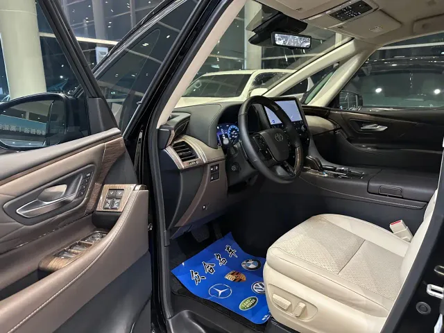 Toyota Alphard — Фото автомобиля 7