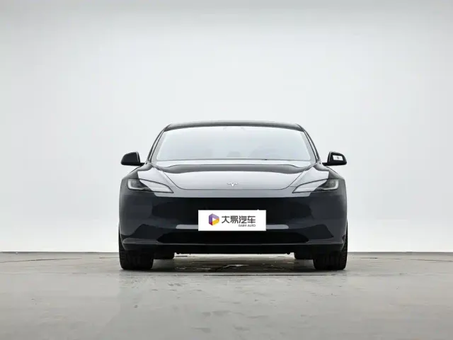 Tesla Model 3 — Фото автомобиля 2