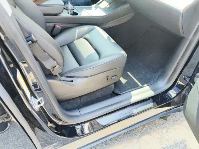 Tesla Model Y — Фото автомобиля 13