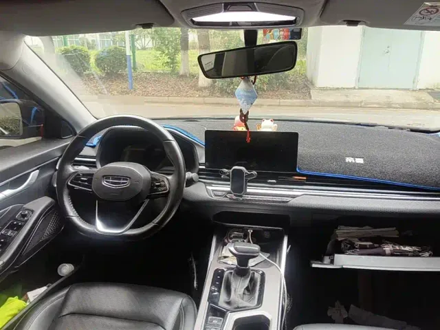 Geely Emgrand — Фото автомобиля 12