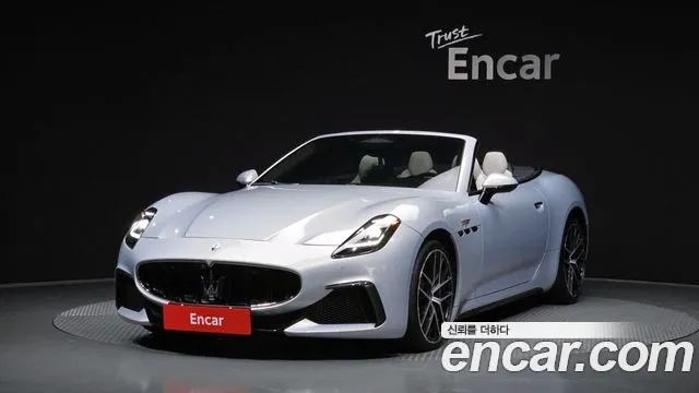 Фотография автомобиля — Maserati Gran Cabrio