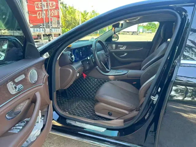 Mercedes-Benz E-Class — Фото автомобиля 2