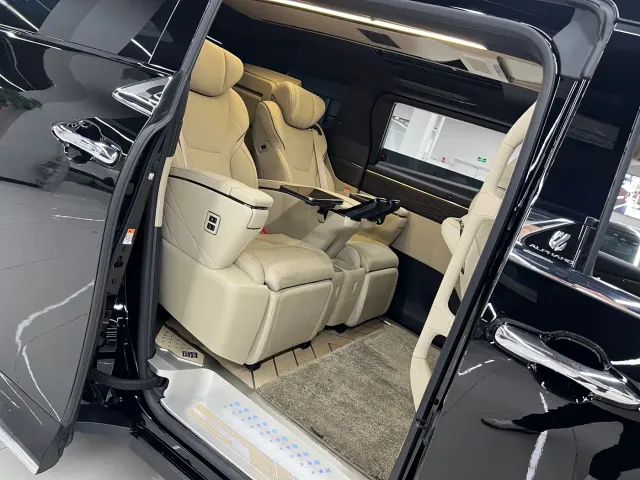 Toyota Alphard — Фото автомобиля 13