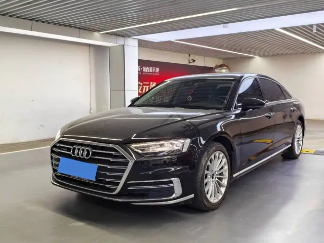 Фотография автомобиля — Audi A8