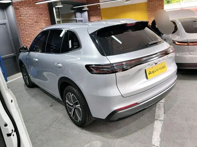 Geely Galaxy Starship 7 EM-i — Фото автомобиля 2