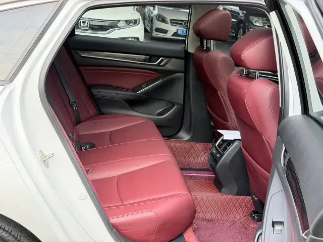 Honda Accord — Фото автомобиля 9