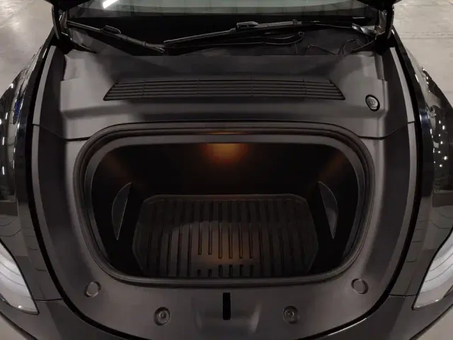 Tesla Model Y — Фото автомобиля 6