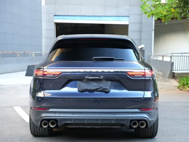 Porsche Cayenne — Фото автомобиля 11