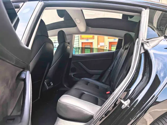 Tesla Model 3 — Фото автомобиля 6