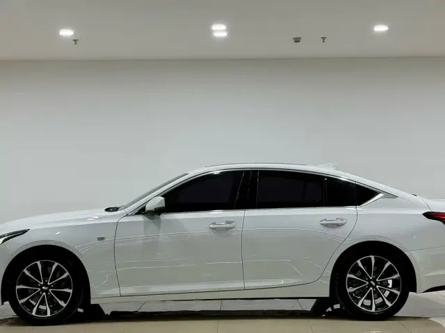 Cadillac CT5 — Фото автомобиля 3