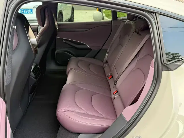 Xiaomi SU7 — Фото автомобиля 7