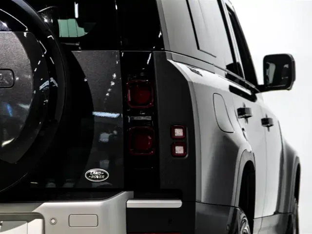 Land Rover Defender — Фото автомобиля 11