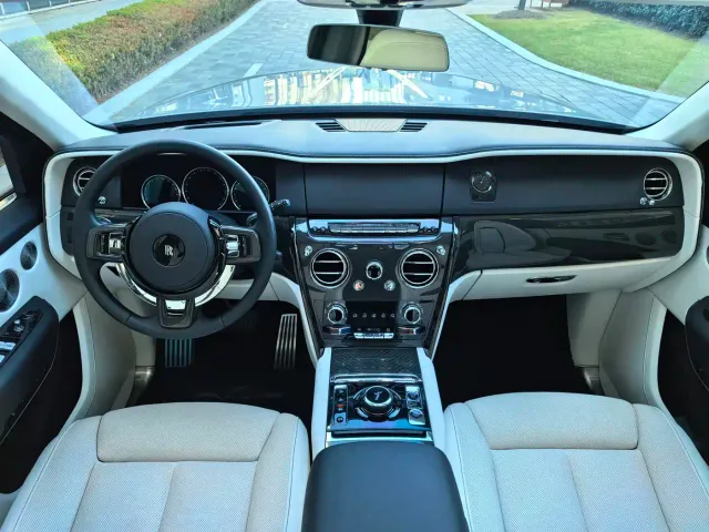 Rolls-Royce Cullinan — Фото автомобиля 25