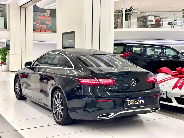 Mercedes-Benz E-Class — Фото автомобиля 4