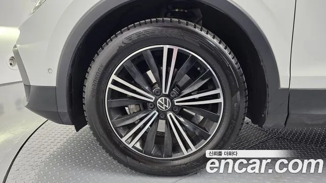 Volkswagen Tiguan Tiguan 2 поколение 2.0 TDI Premium — Фото автомобиля 5