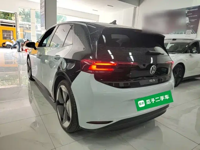 Volkswagen ID.3 — Фото автомобиля 4