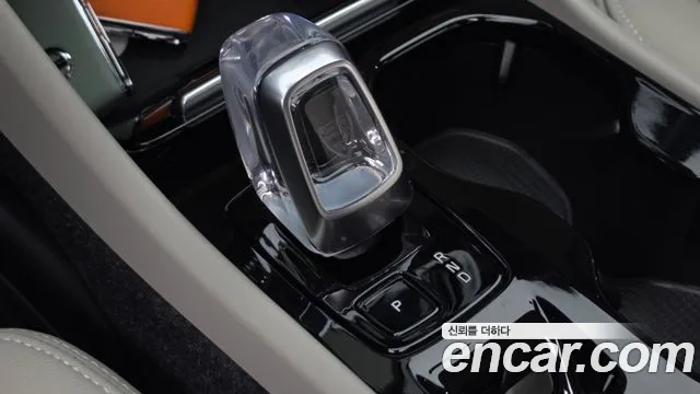 Вольво XC40 B4 Ultimate Bright — Фото автомобиля 9