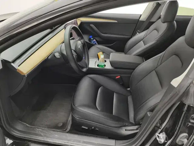 Tesla Model 3 — Фото автомобиля 9