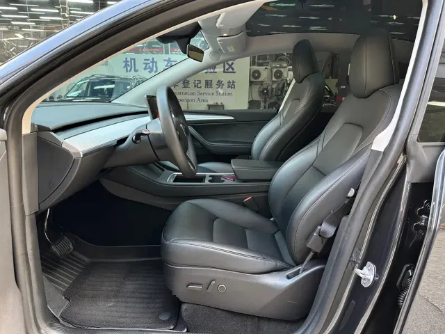 Tesla Model Y — Фото автомобиля 4