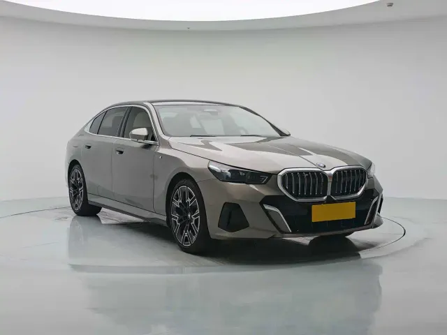 BMW 5 Series — Фото автомобиля 3