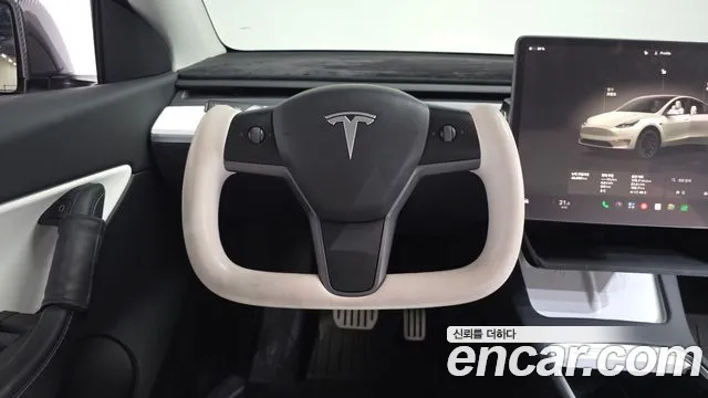 Tesla Model Y — Фото автомобиля 13