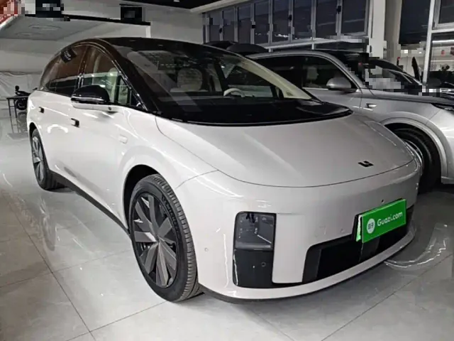 Li Auto i8 — Фото автомобиля 3