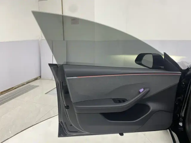 Tesla Model 3 — Фото автомобиля 16