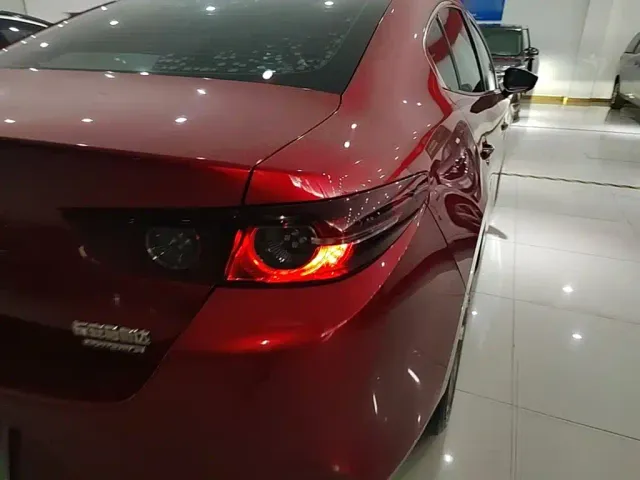 Mazda Axela — Фото автомобиля 7