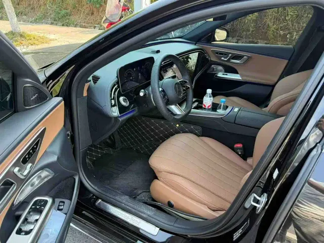 Mercedes-Benz E-Class — Фото автомобиля 2